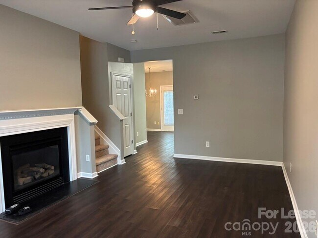 Photo - 18 Sharpstone Ln