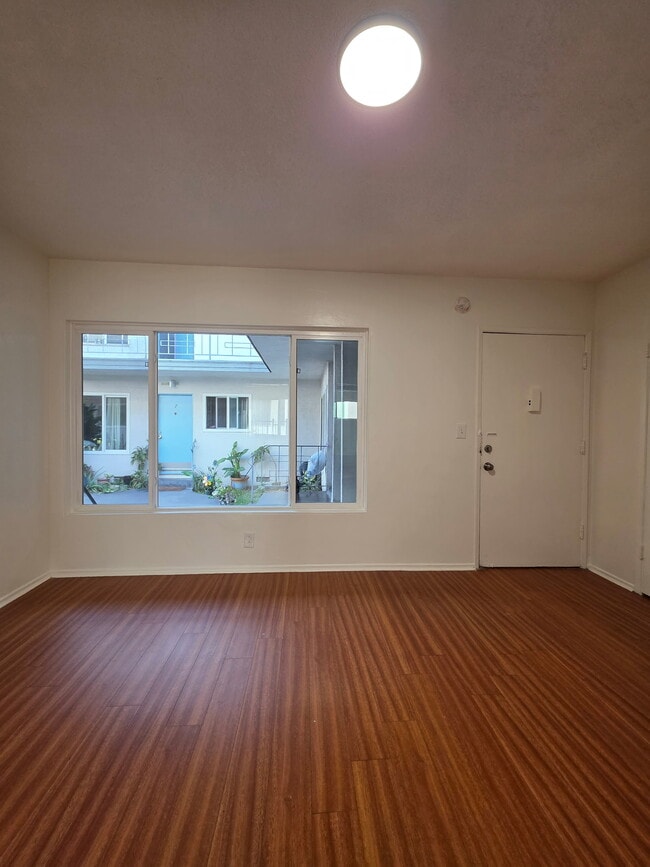 Photo - 439 S Catalina St