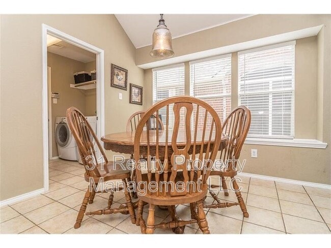 Photo - 5708 Bedford Ln