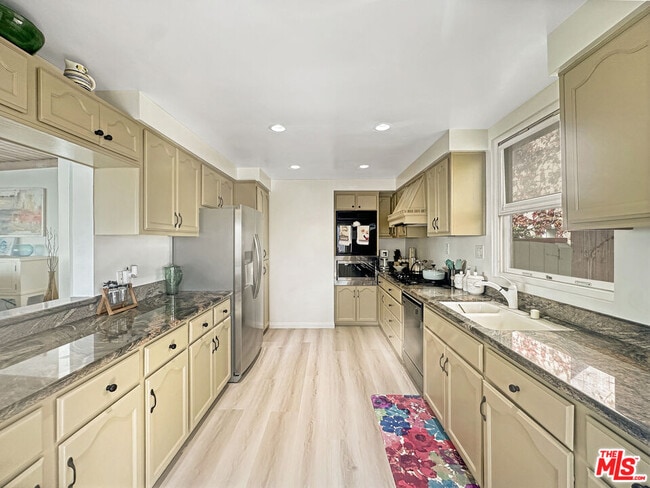 Photo - 111 Waterview St