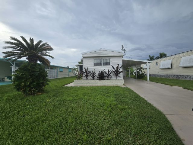 Photo - 106 49th Ave W