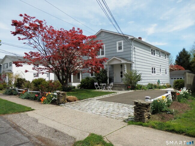 Photo - 306 Grovers Ave Unidad Second Floor