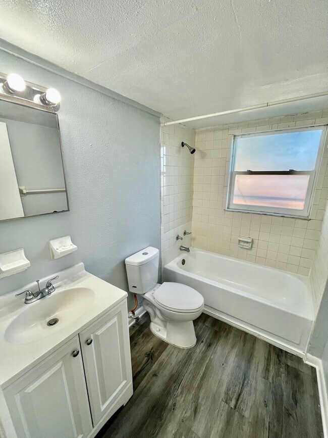 Photo - 927 N Iowa Ave Unit 927 N. Iowa C - 23