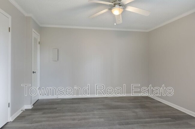 Photo - 5845 Century Oaks Dr