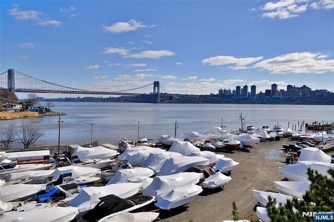 Building Photo - 11 Vela Way