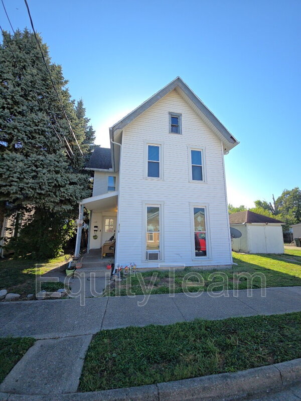 Building Photo - 128 N River St Unit B