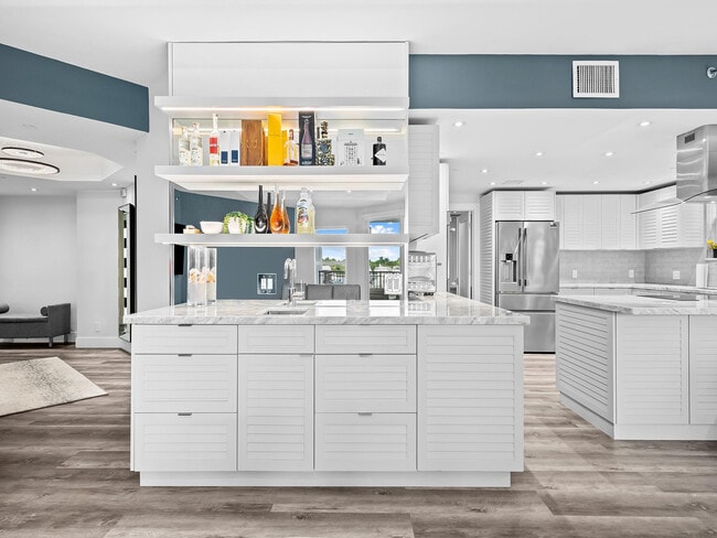 Photo - 1050 Seminole Dr Unit 2A