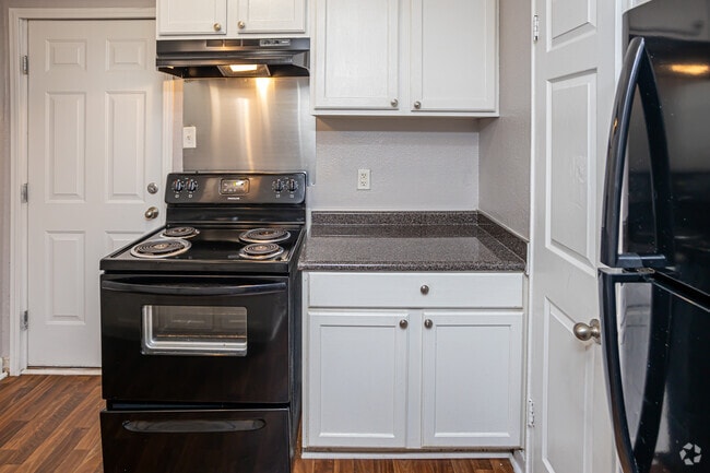 1BR, 1BA - 648SF