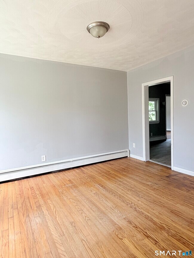Photo - 271 Glen St