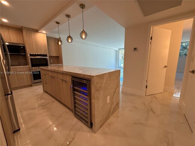 Photo - 19390 Collins Ave Unidad 224 Rental