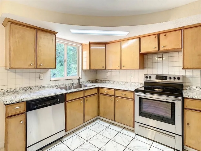 Photo - 4239 Ridgefield Ave