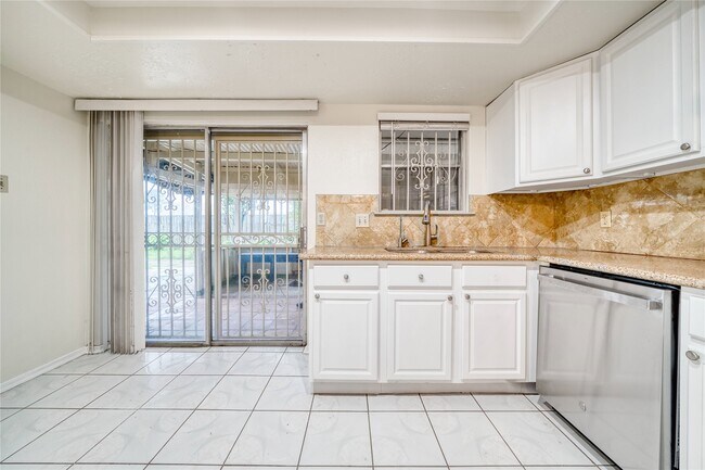 Photo - 7811 Westbank Ave