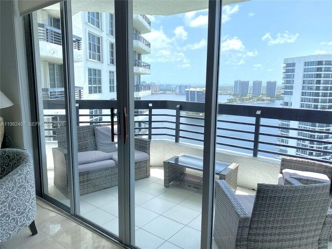 Photo - 3500 Mystic Pointe Dr