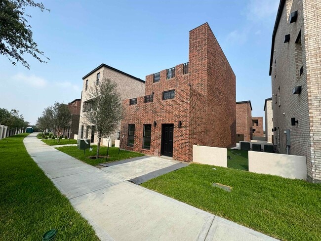 Building Photo - 210 Veracruz Dr Unit 104