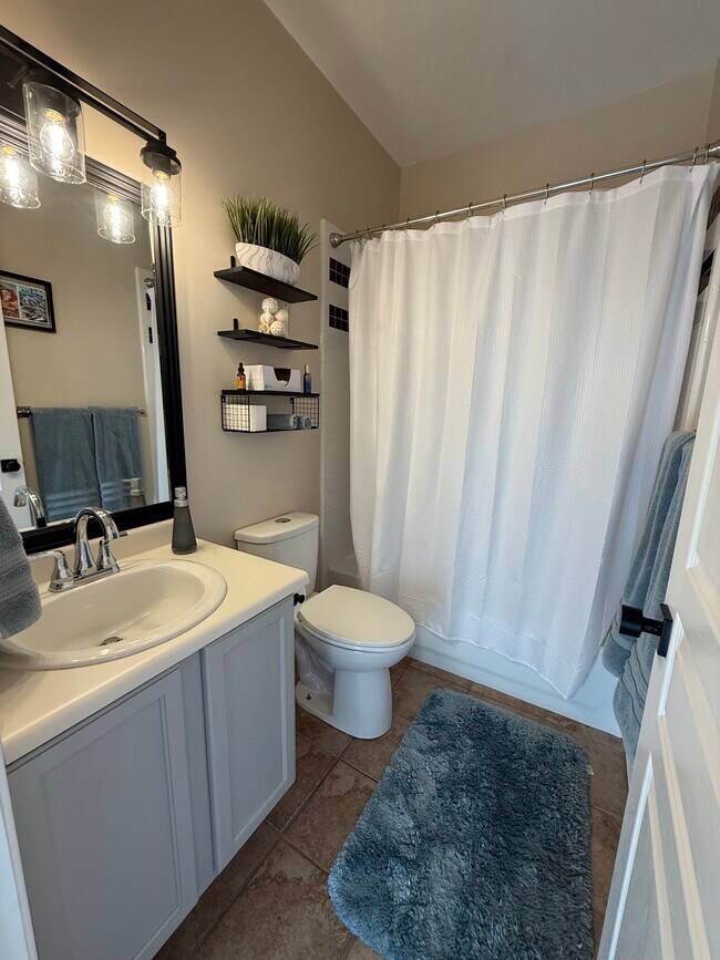 Photo - 998 Shetland Ln