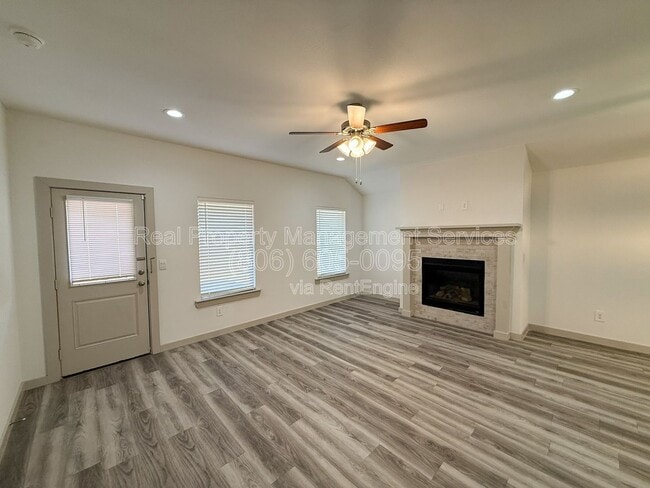 Photo - 6830 54th St