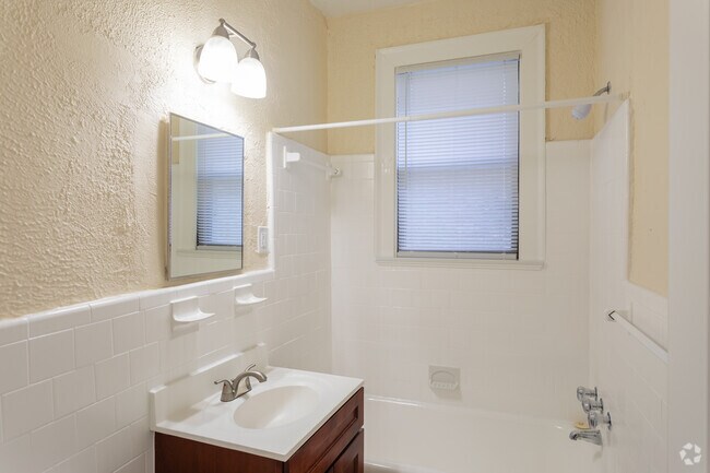 Apt 204 - Renovated 1 x 1