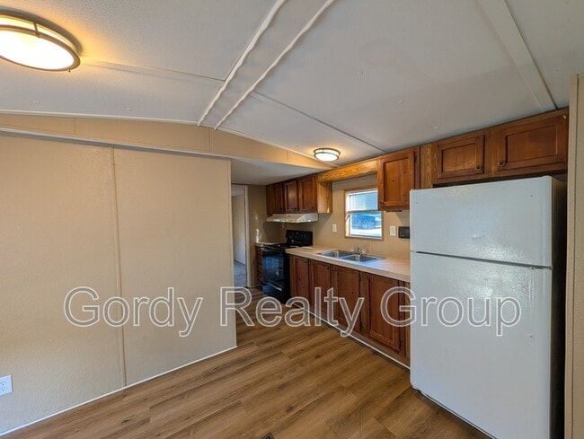 Photo - 3017 Camp Rd