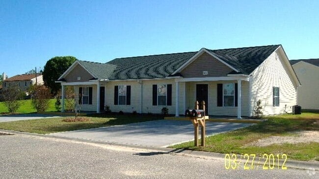 Building Photo - 3700 Woodcliff Dr Unit 3700 Woodcliff Drive - A Rental