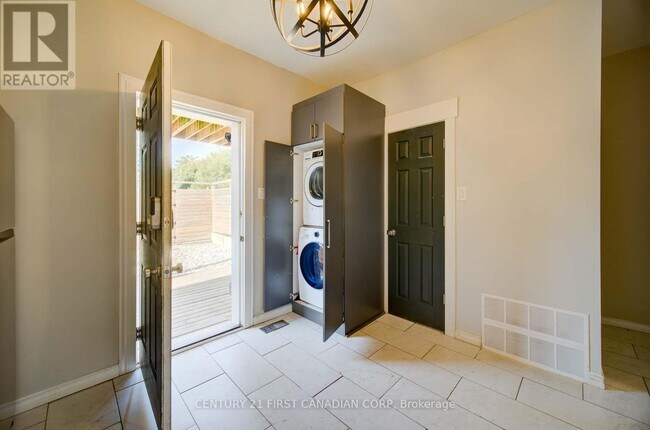 Photo - 425 English St Unité Lower