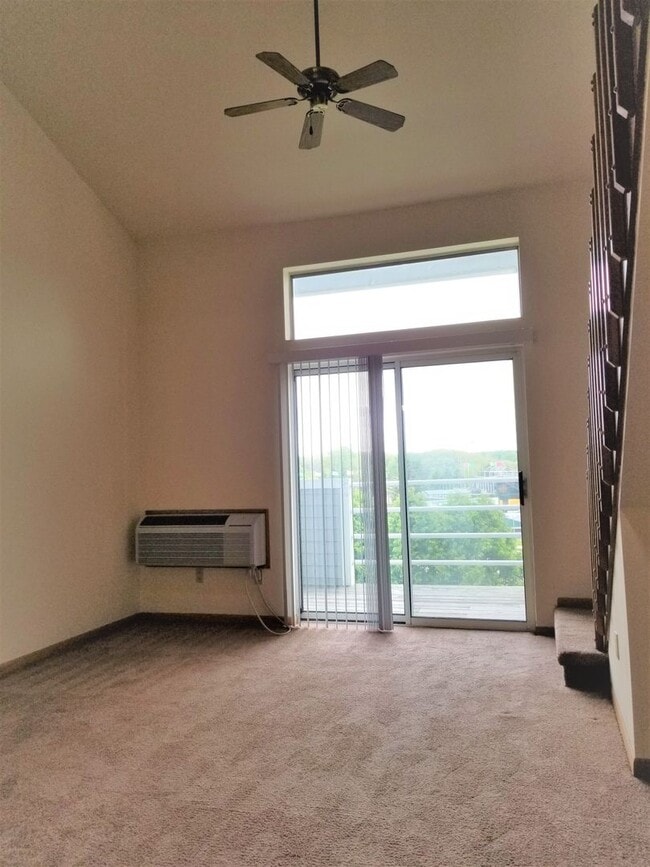 Photo - Cozy 1 bedroom loft apartment.. AVAILABLE!! Unit 1617-305