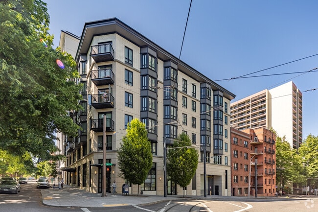 11 Marché Apartments