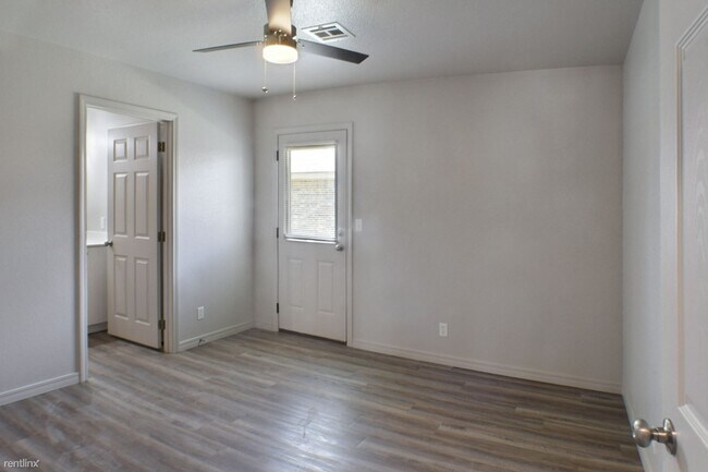 Photo - 2 br, 2 bath Triplex - 606 Ashland Avenue B