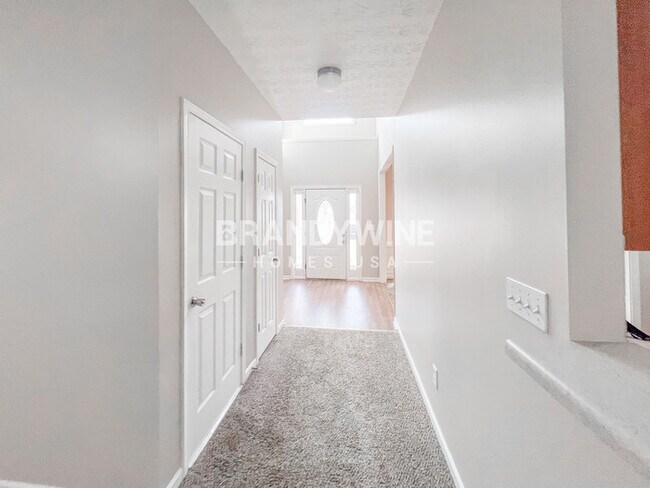 Photo - 215 Prince Edward Way