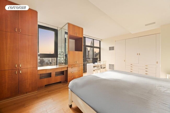 Photo - 100 United Nations Plaza