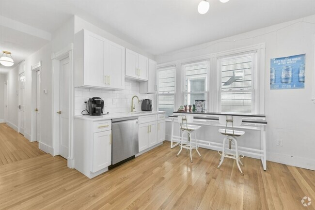 Building Photo - 893 E 4th St Unit 2 Rental