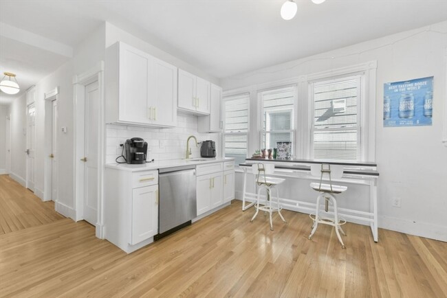 Photo - 893 E 4th St Apartment Unit 2