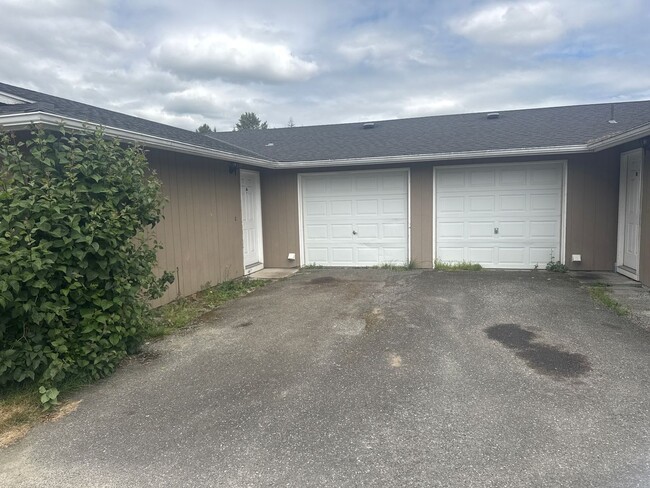 Building Photo - 11217 N Skagit St Unit A