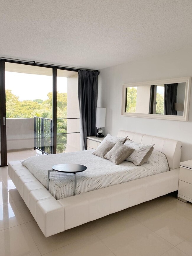 Photo - 1830 Embassy Dr Unit 403