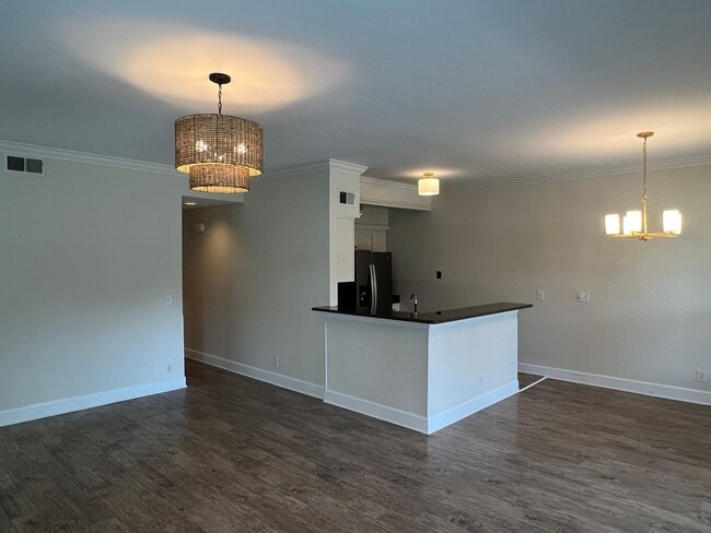 Photo - Convenient location in heart of Green Hills!