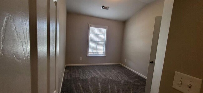 45 Newnan Lakes Dr