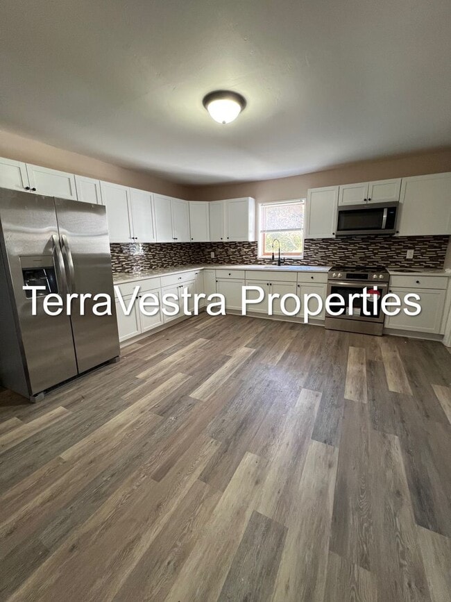 Photo - Large 4 Bed in Mantua with bonus room! Eli...