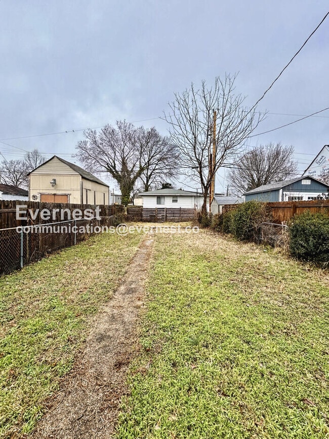 Photo - 1304 Oakwood Ave