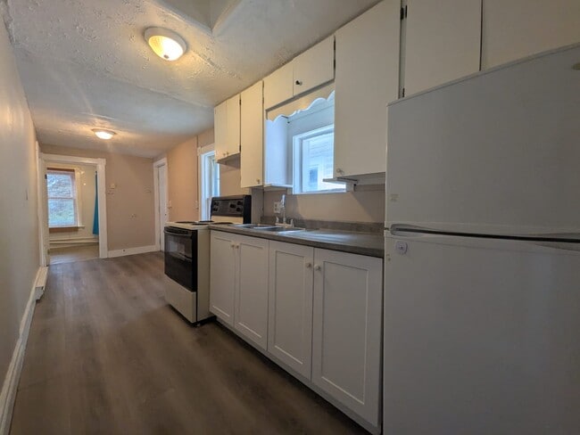 Building Photo - 100 Chatham St Unit Upper