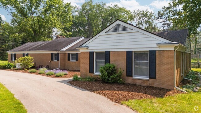 Building Photo - 3673 Pheasant Dr Rental