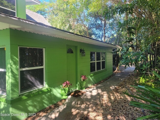 Photo - 874 Spiller St