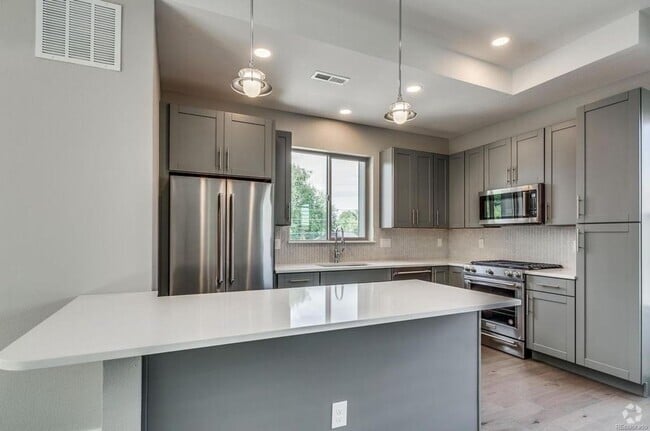 Building Photo - Luxurious End-Unit Modern Townhome at 5360...