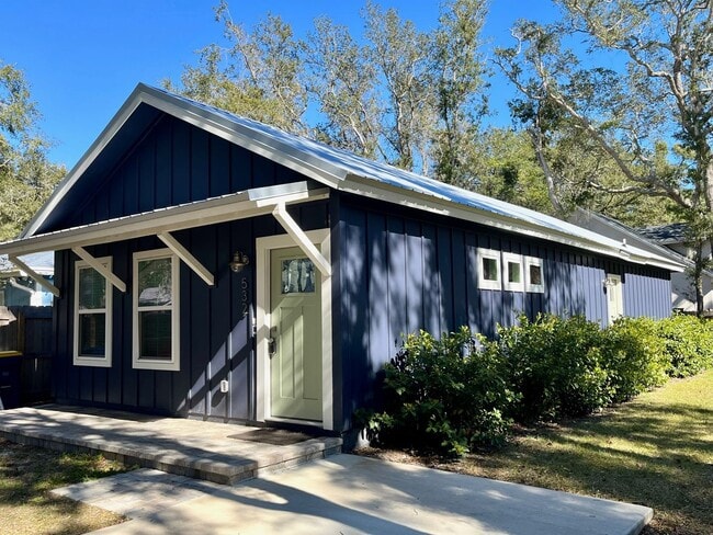 Building Photo - Gorgeous New Home! Close to Historic District and Beach