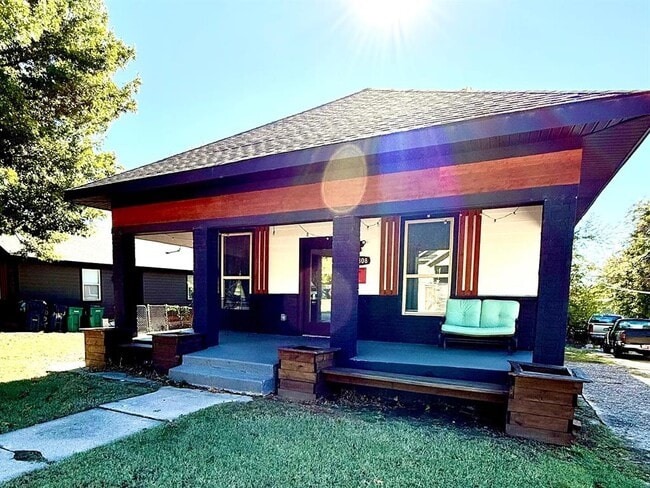 Building Photo - 1808 NW 8th St Rental