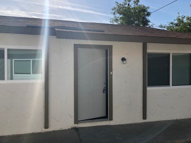 Building Photo - 1100 N Mooney Blvd Unit 1104 N. Mooney Blvd