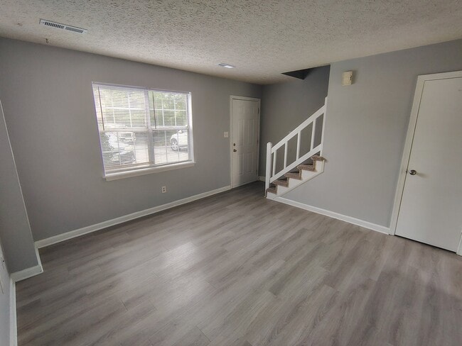 Building Photo - 16 Duiguid Dr