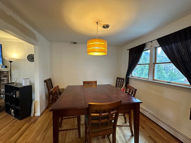 Dining Room - 10 Miller Place Rd