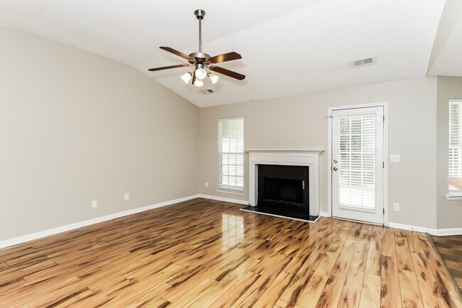 Photo - 808 Aarons Ct