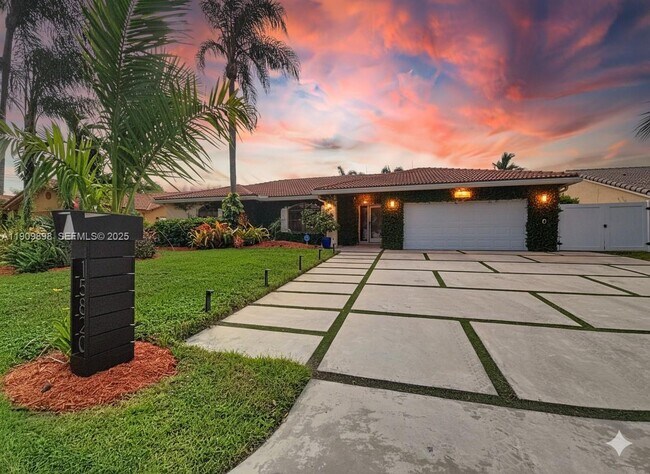 Building Photo - 15820 Sedgewyck Cir N