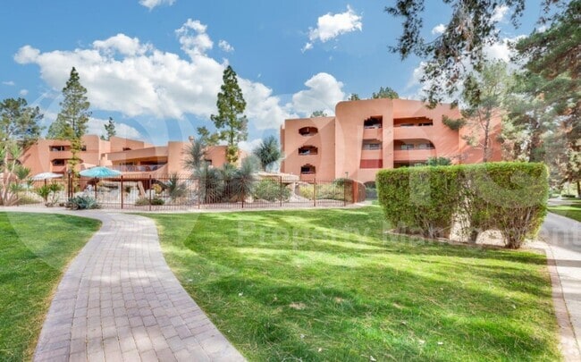 Building Photo - 12212 N Paradise Vlg Pkwy S Rental