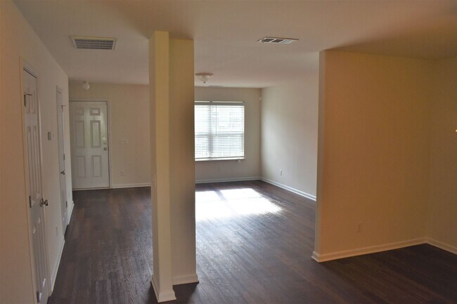 Photo - 1 Bearing Cir